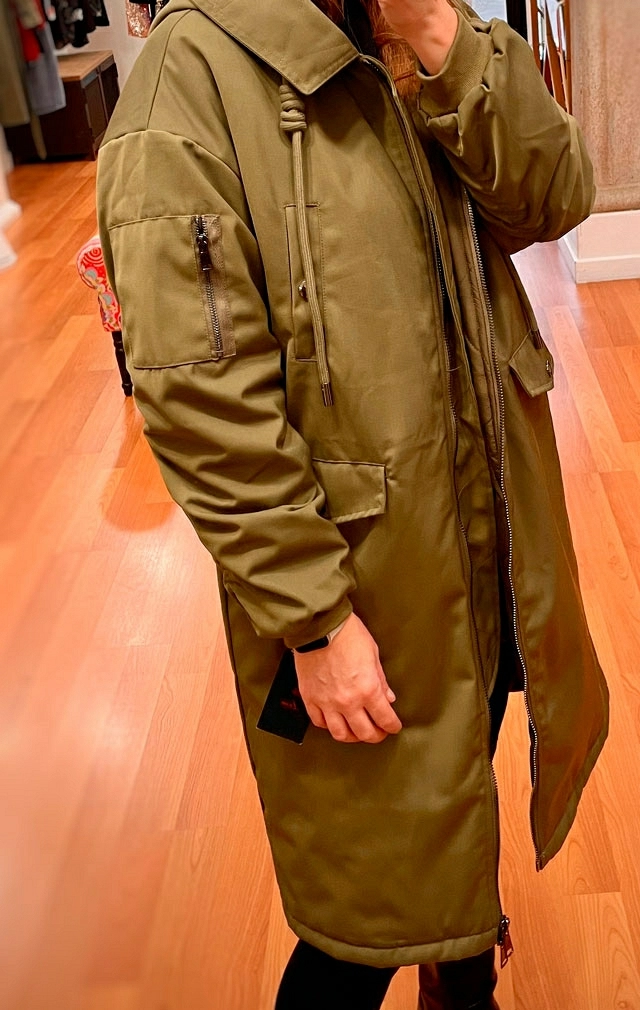 PARKA CON MANGAS BOMBER